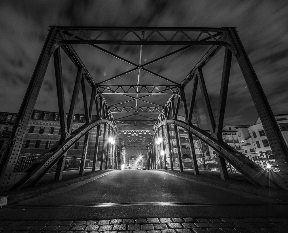 Könneritzbrücke schwarz weiß